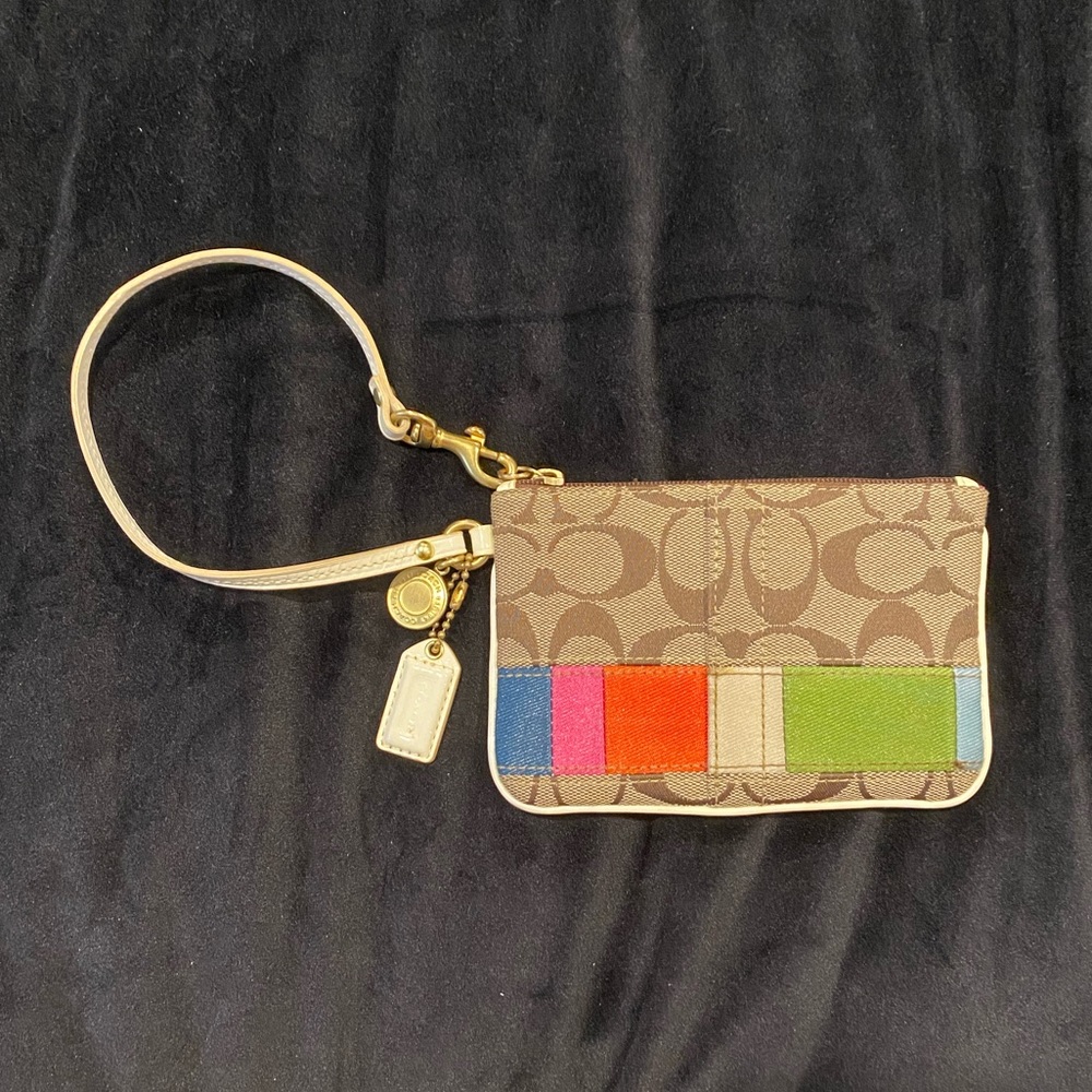 Coach wristlet- good condition